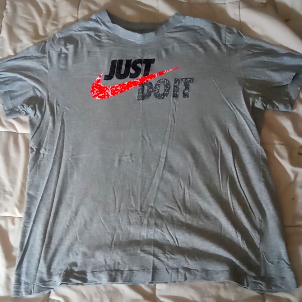 Large mens Nike t shirt